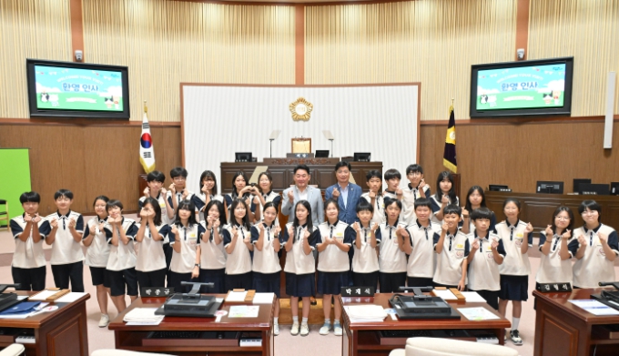 진주시의회 청소년 견학 활발…시의원과 함께 민주주의 수업