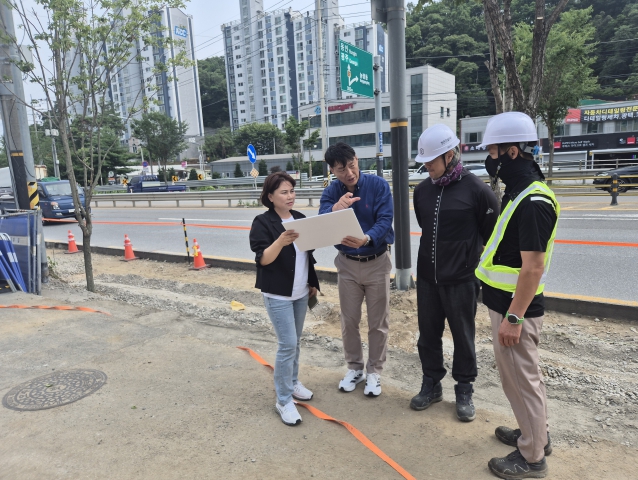 조예란 광주시의회 도시환경위원장, 신현동 도로 현장 점검…교통 불편 해소 위한 신속한 사업 추진 강조