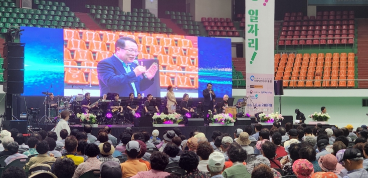 "고생 많으셨습니다" 익산 어르신 위한 특별한 공연