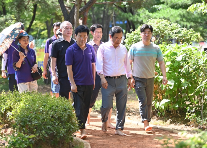하남시, 15개소 ‘흙향기 맨발길’ 개장… 걷기 좋은 도시 한 걸음 더