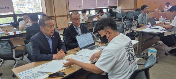 완주군의회, 국정기획위원회 군산 방문 맞춰 완주-전주 통합 반대 의견서 전달