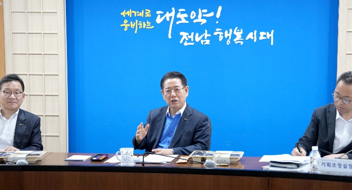  김영록 지사, 바쁘다 바빠…실국장 도시락 회의