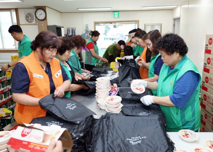 안산시자원봉사센터, 폭염 특보에 따라 어르신 무료급식 밀키트 꾸러미로 대체 