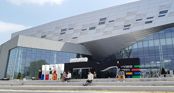 울산도서관, 청소년 추천도서(북큐레이션) 공간 운영