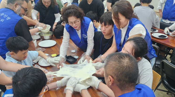 한국자유총연맹 의령군지회,  천광학교 체험학습 서포터즈 봉사활동 전개