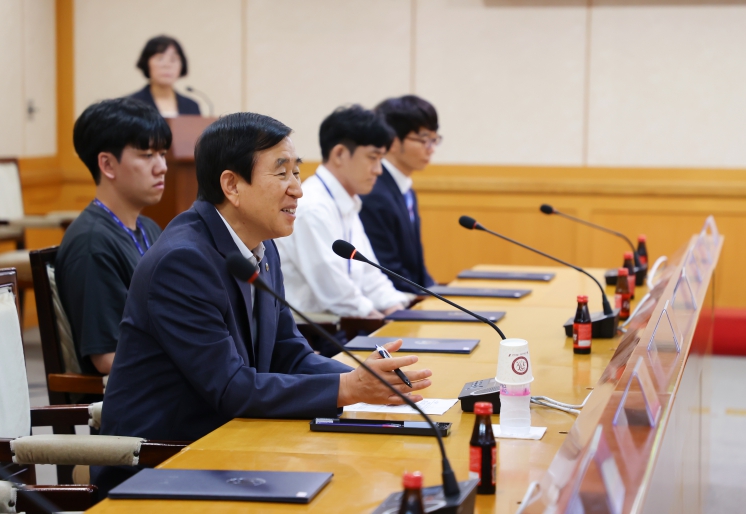 충주시, 민원 처리 우수 공무원‧부서 시상식 개최