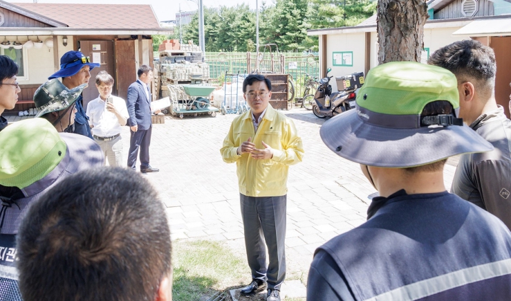 진교훈 강서구청장, 폭염 대응 현장 점검... “근로자 휴식 당부”