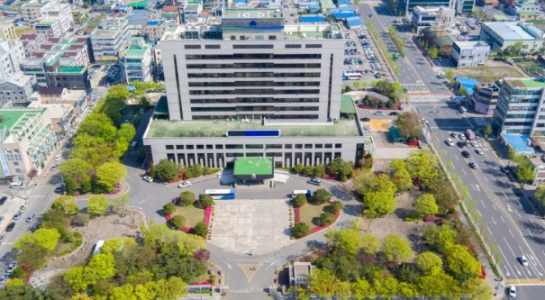 ‘찾아가는 모두의 소통버스’,군산 찾아 시민 목소리 청취