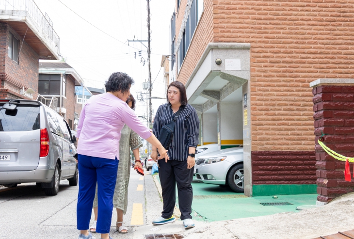 곽인혜 강북구의원, 미아동 빗물받이 민원현장 방문 및 신속 교체 조치