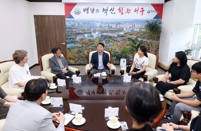 대전예고 동아리‘프리즘·갤서·매디’프리마켓 수익금 기탁