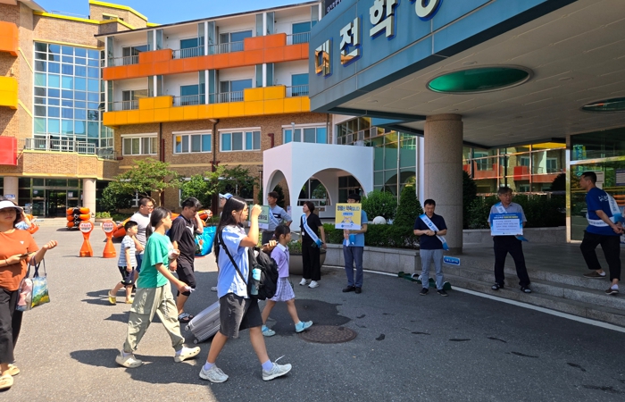 대전교육청 대전학생해양수련원, 청렴 피켓팅 및 물티슈 나눠주며 청렴 문화 확산