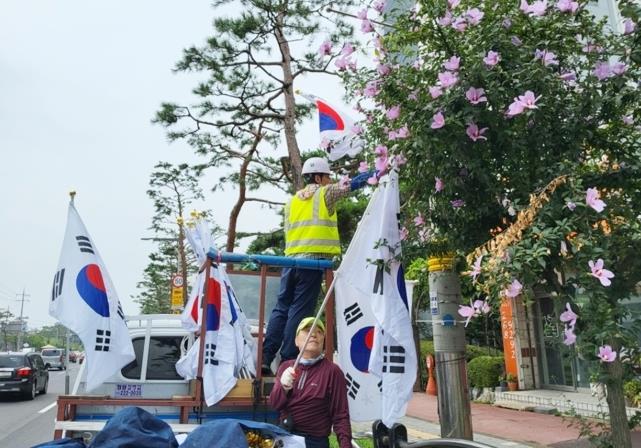 수원시 장안구 영화동, 제헌절 맞이 태극기 게양으로 헌법정신 기려