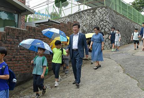 여수시, ‘시민의 소리함’ 첫 건의에 응답… 백초초등학교 방문
