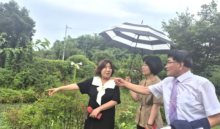 고성군의회 김향숙 의원, 고성읍 수외마을 소류지 현장 점검 실시