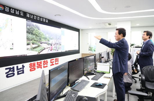 경남도 “도 전역 호우특보... 시군에도 긴급 지시", 전 지역 선제 대응 체계 가동