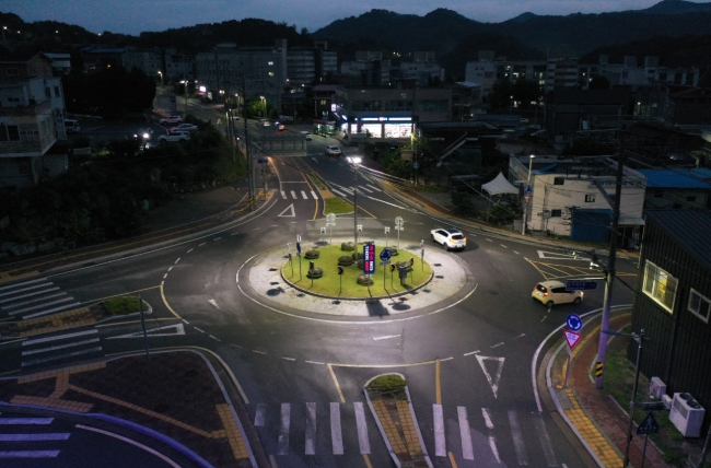 영동군, 2025영동세계국악엑스포 대비 가로등 LED교체로 밝은 거리 조성