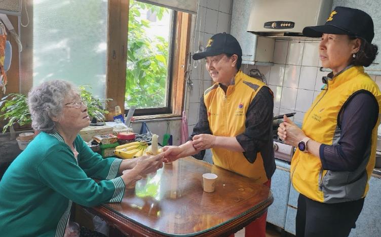 파주시 광탄면 실버경찰대, 독거노인 고독사 예방 위한 가정방문 활동 실시