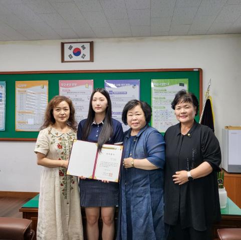 아이코리아 창녕군지회, 영산고등학교 학생에 장학금 전달

