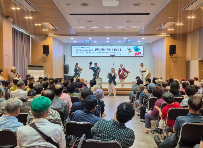 부평구노인복지관, ‘만담의 폭소마차’공연 열띤 호흥
