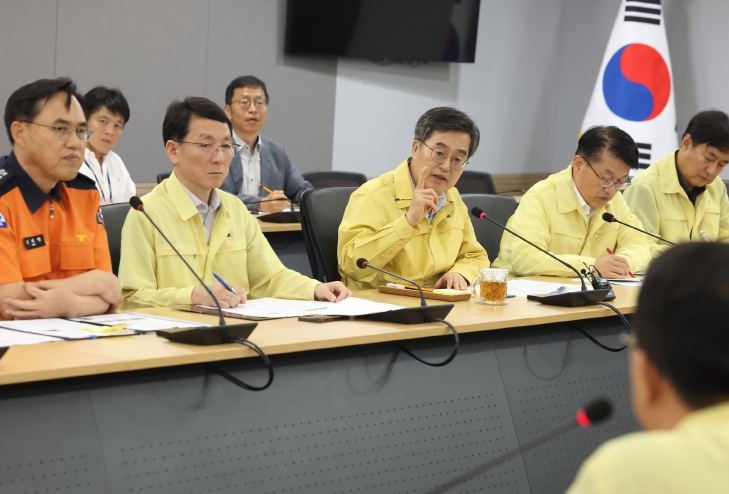 경기도 김동연, “긴장 늦추지 말고 도민 생명 재산 잃는 일 없도록 총력”