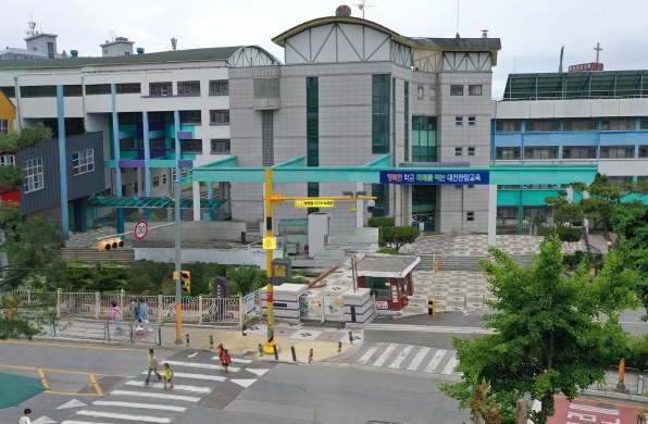 대전 동구, 대전시 최초 어린이보호구역에 ‘큐브형 비상벨’ 도입