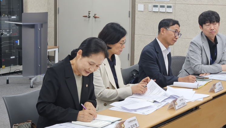 화성특례시의회 기획행정위원회 김미영 부위원장 “화성시 감정노동자 보호에 관한 조례 개정 추진 간담회 개최”