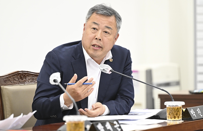 부산광역시의회 박진수 시의원,아이들이 안전하게 뛰노는 놀이시설 위한 조례 개정 추진  