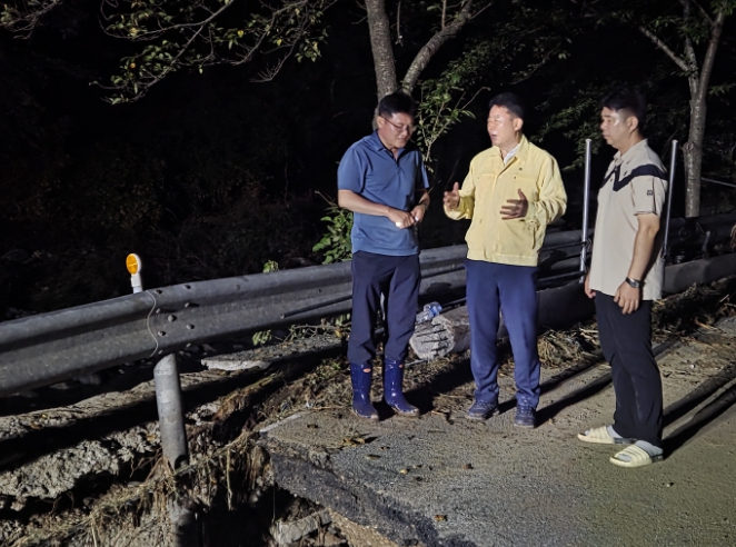 가평군, 수해 도로복구 밤샘 응급복구 총력