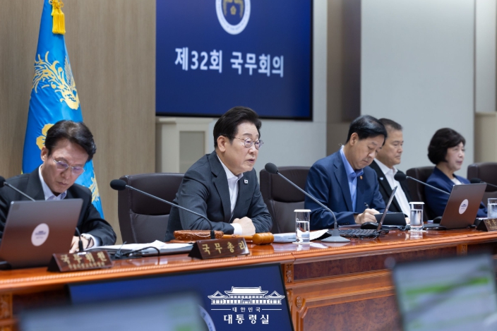 이재명 대통령 "어려운 사람들 많아…추가 소비진작 프로그램 준비" 지시