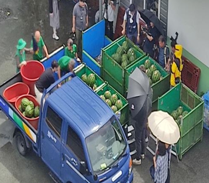 부산시 엄궁농산물도매시장관리사업소, 수박 나눔행사 개최