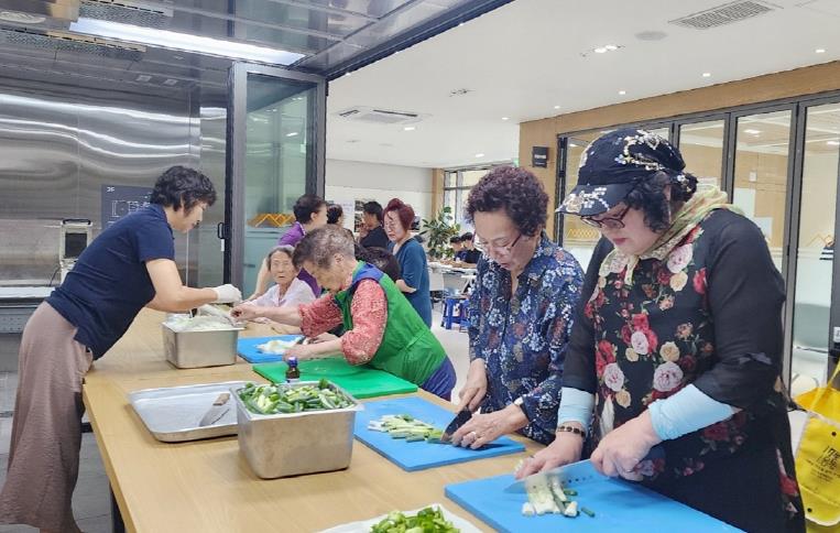 수원시 팔달구 지동 주민자치회, 어르신을 위한 '행복한끼' 사업 실시