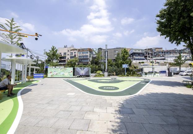 용산구, 도심 속 휴식공간으로 녹사평광장 재탄생