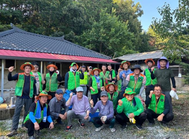공주시 계룡면, 독거노인 위한 생활폐기물 정리 봉사
