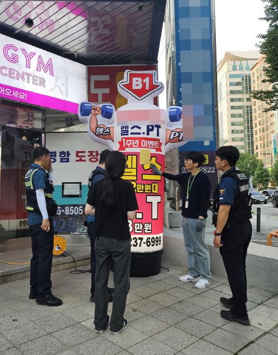 수원시 팔달구, 불법광고물 근절 야간 합동단속 실시