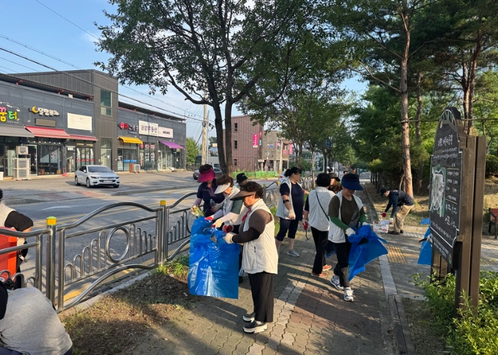 동두천시 불현동 통장협의회, 도로변 환경정화 봉사활동 실시