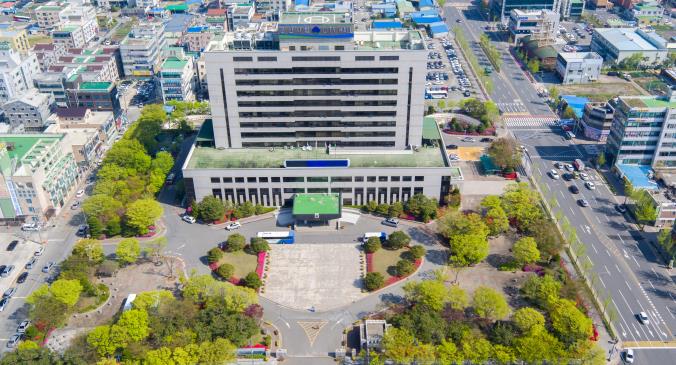 군산시, “도심 속 피서지 열린다”  미제천 바닥분수 운영 시작