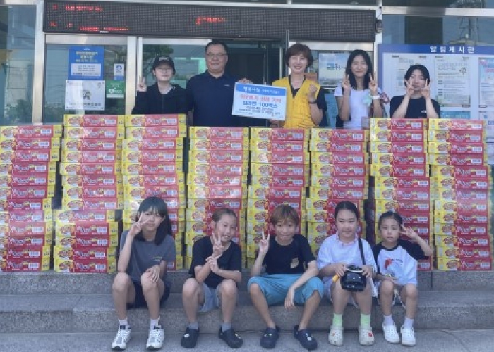평택시 이마트24 청북유승점, 어린이 고객과 함께 라면 100박스 기부