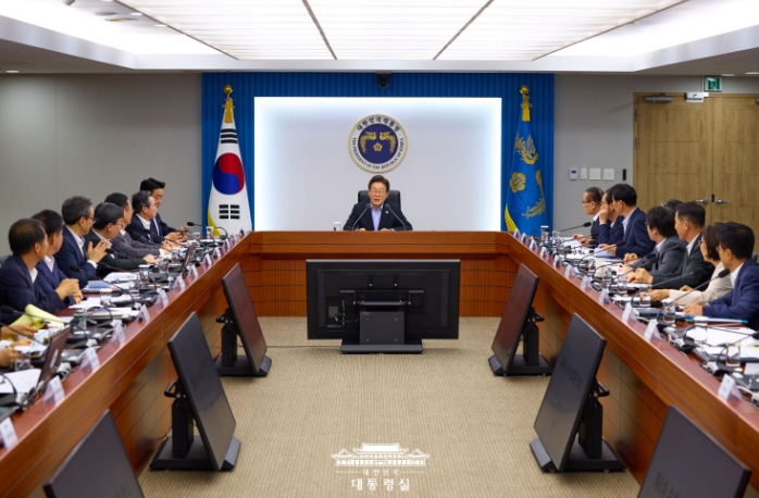 이재명 대통령 "국익 중심의 실용 외교로 대외 파고 슬기롭게 넘어야"