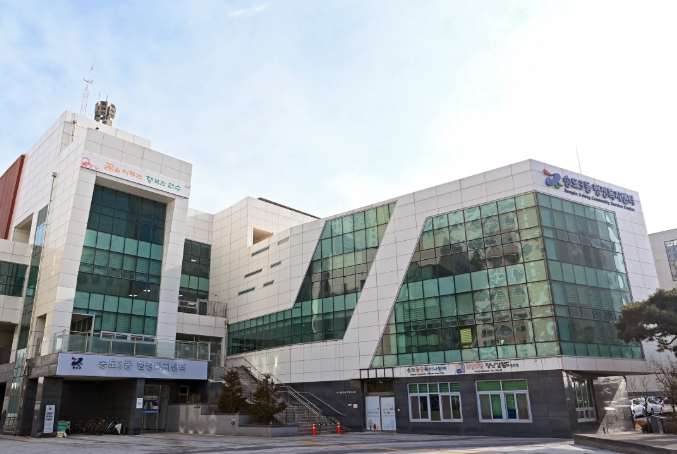 연수구 송도3동, 복지위기 가구에 ‘SOS 안심 스티커’ 배부
