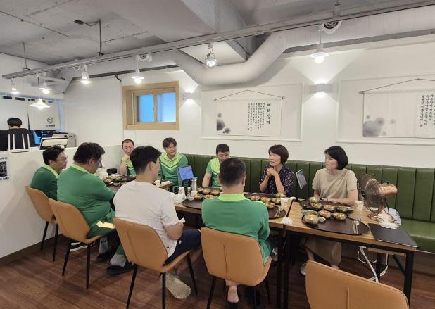 수원시 팔달구 화서1동, '새빛 환경수호자' 환경관리원과 생활쓰레기 감량 실천문화 확산 논의하고 격려 오찬 가져