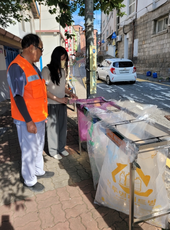 인천 중구 동인천동, 자원관리사와 함께 ‘깨끗한 마을 만들기’ 앞장
