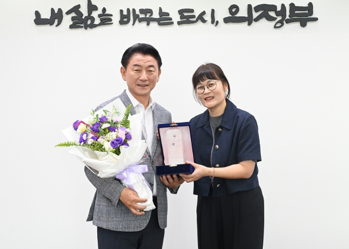 김동근 의정부시장, 의정부시장애인종합복지관 개관 21주년 기념 감사패 수상