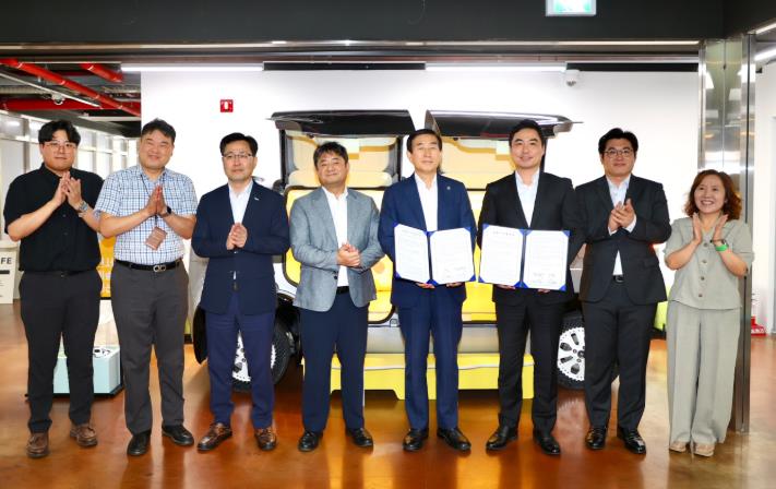 충주시-오토노머스에이투지, 자율주행 테스트카 기부 협약
