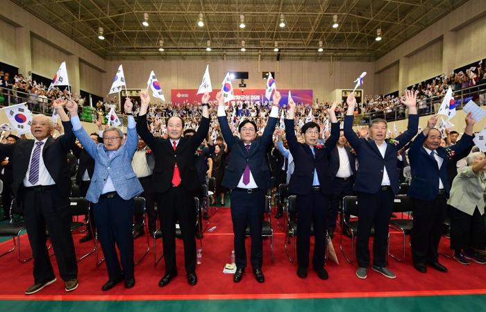 “80년의 함성, 강화군의 미래 100년을 열다!” 강화군, 과거와 미래를 잇는 제80주년 광복절 경축식으로 감동 선사