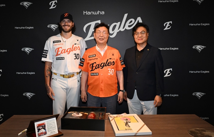 김제선 대전 중구청장, 명예구민 한화 폰세에 ‘보살팬’사랑담아 대기록 축하