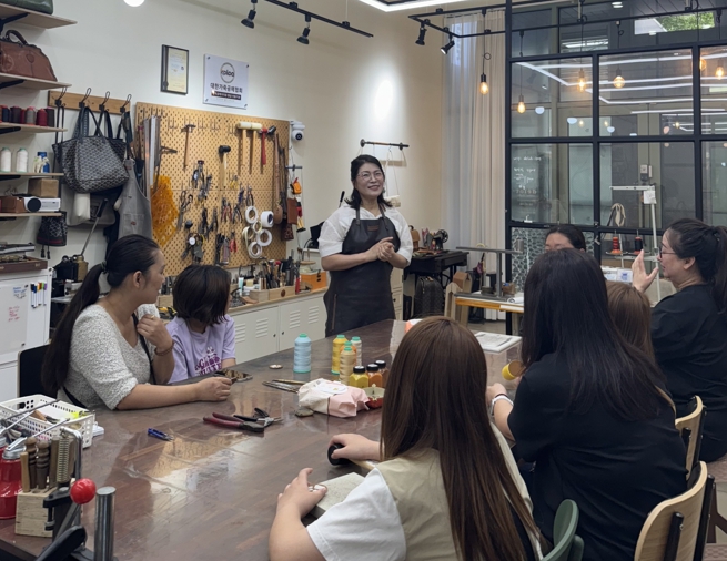 수성구 드림스타트, ‘델로’와 함께한 가죽공예 체험으로 특별한 추억 선사