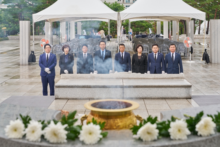경기도의회 국민의힘, 광복 80주년 기념 현충탑 참배