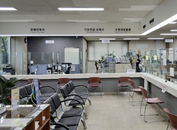수원시 장안구 율천동, 행정복지센터 청사 새단장