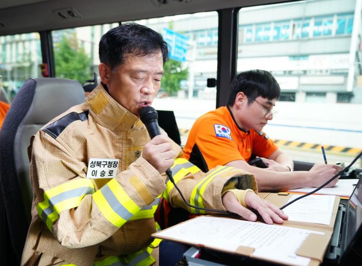 성북구, 민방위 훈련 연계 '긴급차량 길터주기 훈련' 실시