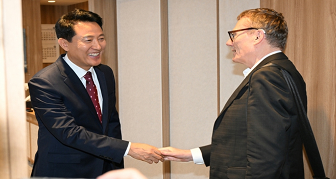 "한국 경제는 성공모델"… 오세훈 서울특별시장, 노벨경제학상 수상자와 특별 대담